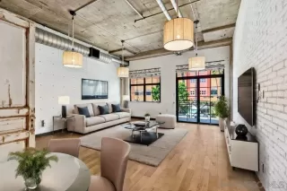 Photo #5: 240019637 Listing