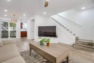 Photo #2: 240019790 Listing