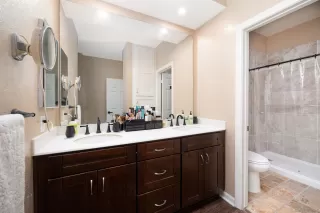 Photo #3: 240019808 Listing