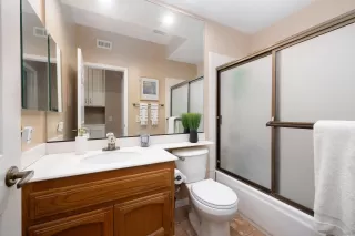 Photo #5: 240019808 Listing