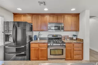 Photo #5: 240019819 Listing