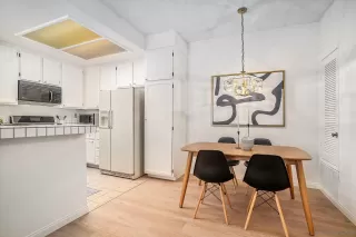 Photo #5: 240019836 Listing