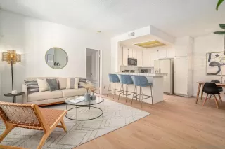 Photo #6: 240019836 Listing