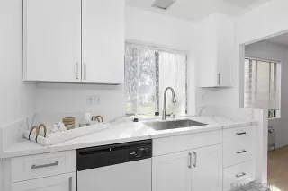 Photo #5: 240019866 Listing