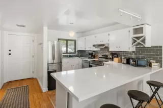 Photo #5: 240019997 Listing