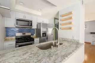 Photo #5: 240020079 Listing