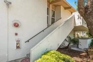 Photo #4: 240020118 Listing