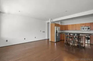 Photo #3: 240020581 Listing