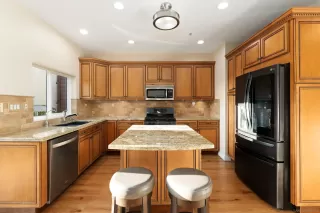 Photo #6: 240020810 Listing