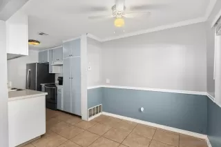 Photo #5: 240020943 Listing