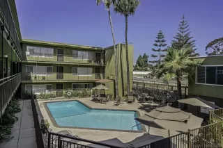 Photo #4: 240020944 Listing