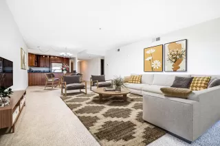 Photo #5: 240021013 Listing