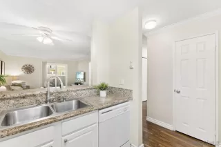 Photo #5: 240021100 Listing