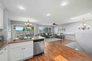 Photo #1: 240021232 Listing