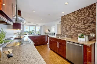 Photo #5: 240021318 Listing