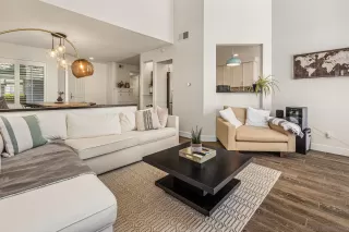 Photo #4: 240021341 Listing