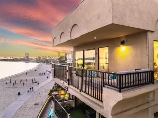 Photo #1: 240021359 Listing