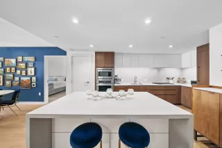 Photo #1: 240021510 Listing