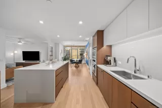 Photo #5: 240021510 Listing