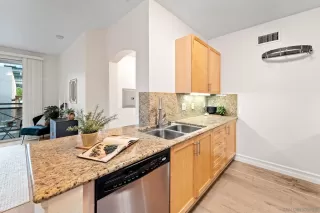 Photo #4: 240021518 Listing