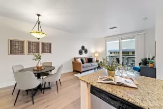 Photo #6: 240021518 Listing