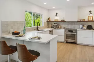 Photo #3: 240021660 Listing