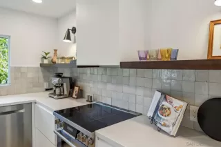 Photo #4: 240021660 Listing