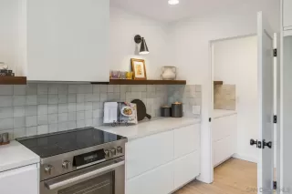 Photo #6: 240021660 Listing