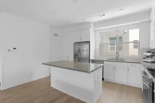 Photo #1: 240021677 Listing 