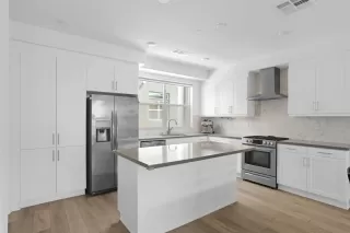 Photo #2: 240021677 Listing 