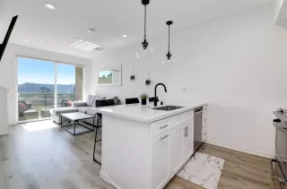 Photo #1: 240021867 Listing