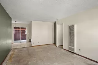 Photo #5: 240021904 Listing