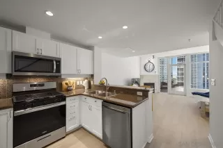 Photo #5: 240021982 Listing