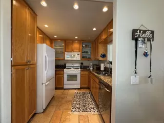 Photo #4: 240022016 Listing