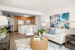 Photo #4: 240022446 Listing