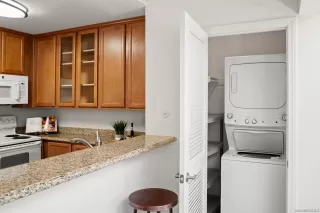 Photo #6: 240022446 Listing