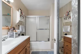 Photo #6: 240022458 Listing 