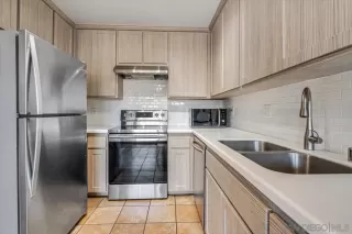 Photo #5: 240022671 Listing