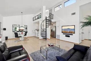 Photo #5: 240022729 Listing