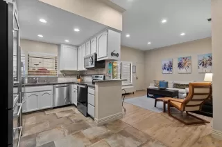 Photo #6: 240022740 Listing