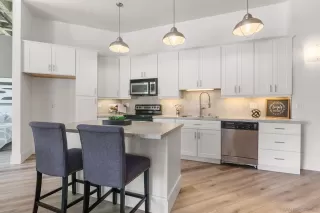 Photo #1: 240022850 Listing