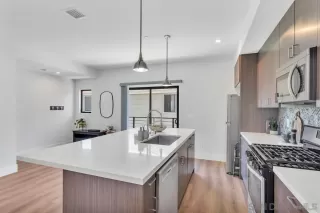 Photo #5: 240022884 Listing