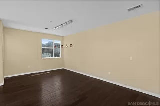 Photo #5: 240022898 Listing 