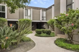 Photo #1: 240022933 Listing