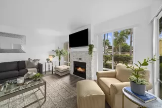 Photo #3: 240023121 Listing