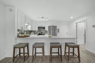 Photo #5: 240023121 Listing