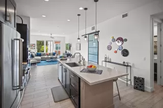 Photo #5: 240023228 Listing