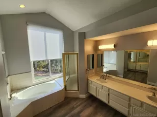 Photo #4: 240023304 Listing