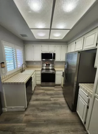 Photo #6: 240023304 Listing