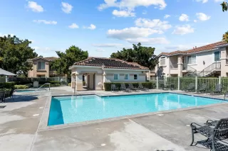 Photo #1: 240023353 Listing